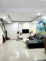 nhà 1 trệt 2 lầu , hẻm 5 mét thông, gần ngã ba mỹ thành, lê văn việt