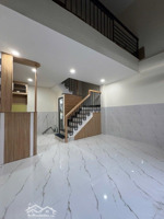 chu văn an-30m2-6,4tỷ-4tầng bê tông cốt thép-3pn-4wc-sân thuọng-nhà mới có nội thất