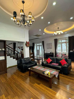 cho thuê song lập vinhomes riverside - dt 168m2- đủ đồ -vào ở luôn - giá 30 triệu