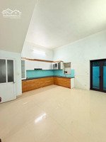 nhà đàm quang trung,long biên,dân xây kiên cố,20m ra ô tô tránh,thoáng trước sau, tiện ích bạt ngàn