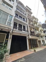 bán ăn tết, nhà hoàng cầu, dt gần 59m x 5 tầng, thang máy, ô tô vỉa hè tránh đỗ, ngõ thông