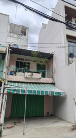 chính chủ. nhà hẻm xe tải 496 dương quảng hàm p6 gv . dt 4.4 x 9.4 . giá 6.3 ty tl