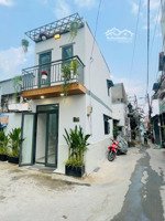 nhà hiếm chỉ 2 tỷ 150 nhà 2 tầng hẻm xe hơi đường lê văn việt sổ riêng