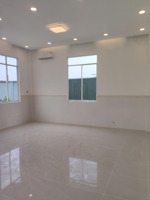 cần bán nhà 4 lầu nở hậu chữ l địa chỉ 505/6 nguyễn kiệm p9, phú nhuận ngang 4m dài 14m nở hậu l 8m