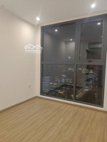 chính chủ gửi bán căn hộ studio 29.5m2 tầng trung ban công đông nam , giá chỉ 3 tỉ bao phí toà tc1