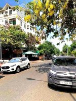 gần sân bay ,dt 5*13 ,2 tầng xe tải đỗ cửa ,thiết kế hiện đại ,nhà mới ở ngay ,nhỉnh 5 tỷ