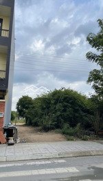 giá chỉ 900 triệu - anh/chị sở hữu ngay lô 100m2 (5x20) mặt tiền lớn 60m kết nối sân bay long thành