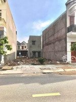 cần bán lô đất cặp nằm mặt tiền đường lớn, giáp bình chánh, 10x18 full thổ, xây dựng tự do, kế kdc