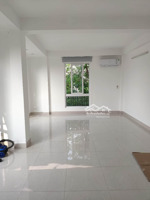 chính chủ cho thuê tầng 2 mặt phố quần ngựa, làm văn phòng, kinh doanh nhỏ