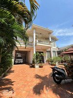 cho thuê villa mt nguyễn đăng giai- thảo điền q2 khu thương mại kế metro dt 600m2- 2 tầng 160tr/th