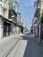 bán nhà mt hẻm chính 1942 htp chỉ 4,65 tỷ. xây 2 tầng 3,2m x 17,5m có 3pn. sh riêng biệt