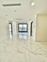 bán căn hộ sunshine sky city q7 , 3pn 3wc , 106m2 . view thoáng , tầng cao . giá chỉ : 8,3 tỷ