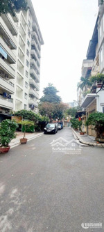 nhỉnh 300tr- trung tâm cầu giấy- phân lô vỉa hè- oto tránh- 2 thoáng trước sau- đường thông tứ ngả