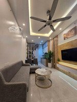 phân khúc 8 tỷ - nhà 5 tầng bát khối. dt 33m. full nội thất. ô tô 4 chỗ đỗ cửa, 15m ra đường