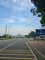 cần sang nhượng 3045m2 đất mặt tiền đường nhựa, tặng 2 căn nhà đẹp