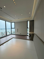 gia đình có nhu cầu bán căn water mark 145m 3pn ,view hồ giá 22 tỷ.lh 