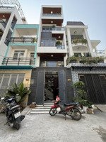 nhà ngay bên chợ cầu đồng và ngã tư ga, dt:4x17m, lửng, 3 lầu, 4pn, p.thờ, sân thượng, 6.88 tỷ