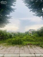 Bán lô 100m2, mt 5m khu xen ghép Mậu Lâm, Khai Quang, Vĩnh Yên, hướng Tây Bắc. không lỗi gì, đất quy hoạch vỉa hè rộng đẹp, gần chợ Mậu Lâm. Sẵn sổ. Giá chỉ 2,7x tỷ