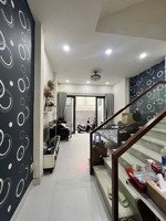 nhà trung tâm q10, cn 56m đất, 3 tầng, 3pn, 5 bước chân ra mt, diện tích cực tốt, khu an ninh