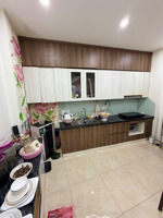 xuân la - gần hồ. dt50m2 4 tầng, 4 pn, khách bếp, phòng thờ, sân phơi. vuông vắn, 30m ra ô tô