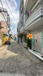 hẻm xe tải tới cửa - ô tô ngủ trong nhà - sát chợ tân hương vị trí vàng - dt 44m2- nhỉnh 4 tỷ