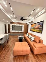 Bán căn hộ chung cư 4F Vũ Phạm Hàm 2 ngủ, 2 wc full nội thất mới đẹp