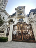 (giảm chào 7 tỷ)!bán biệt thự mặt phố cầu giấy, 189m2, 4 tầng, mặt tiền 14m, gần công viên!