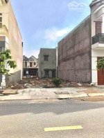 cần bán lô đất cặp nằm mặt tiền đường lớn, giáp bình chánh, 10x18 full thổ, xây dựng tự do, kế kdc