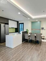 Bán gấp căn hộ chung cư N01T8 Ngoại Giao Đoàn – DT 136m2 ( 4PN) – Giá tốt.