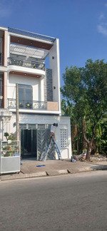 nhà cấp 3 đã hoàn công vào ở ngay đối diện chợ xã tân kim, cần giuộc, long an