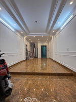 bán nhà trung tâm đống đa - gần văn miếu 40m2 - 6 tầng thang máy - lô góc 3 thoáng - giá 14. x tỷ