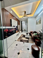 9.6 tỷ có ngay nhà cổ nhuế - lô góc - 3 thoáng 50m2 - 6 tầng - mt 3.5m - ngõ thông 