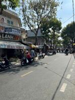 Cho thuê nhà 1 trệt + 2 lầu mặt tiền đường Đề Thám . Gần chợ Đề Thám