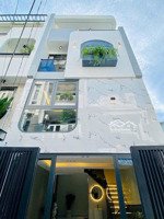 cô tú về quê ở cần bán nhà nhiêu tâm-p5-q5, gần chợ hoà bình. 3tỷ900 dt 80m2 đang cho thuê 24triệu