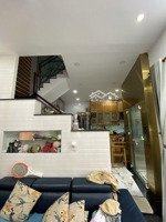 nhà 5 tâng, ngang 5.5m, nở hậu, ô tô thông, gi.á rẻ.