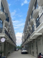 chắc chắn không có căn thứ 2-nhà 4 tầng ô tô vào nhà-800m ra đại lộ thăng long-chỉ hơn 4 tỷ