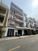 nhà trục song hành hoàng diệu 12m có lề đường đậu đỗ thoải mái