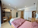 studio full nội thất ban công - thuận tiện đi lại q4, q1; 5p đến cresent mall, lotte, sc vivo