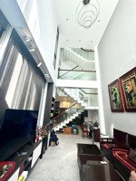 nhà 3 tầng mới ở ngay kiệt 2 oto tránh đường 2 tháng 9 ngang 7m đầy đủ nội thất