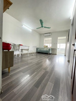 bán căn hộ tập thể phố ngọc khánh, ba đình, sổ đỏ 44m2, dt 90m2, sẵn dòng tiền, view hồ, giá 6,2 tỷ