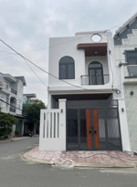 bán gấp căn nhà lô gốc cho thuê 14 triệu/tháng ngay chợ bờ ngựa, hưng nhơn. sổ hồng riêng