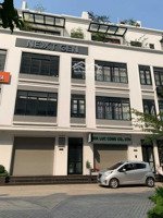 cho thuê nhà lạc long quân tây hồ diện tích: 100m2 x 5 tầng mặt tiền rộng, nhà vuông vắn, 28tr/th