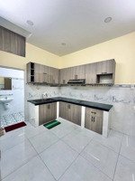 nhỉnh 4 tỷ bán nhà 2 lầu tân xuân 1 , ngang 5m . khu dân cư , shr . hóc môn