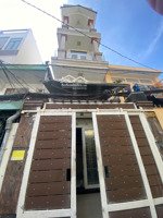 2 ngủ-3vs-1 bếp-1 sân thượng-1 khách-1 sân (1 km từ landmark 81 - làm việc trực tiếp với chủ nhà)