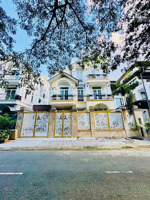 ở đâu rẻ hơn? mt tân hương. 12.4 x 24m. ct hầm 7 tầng. cn 294m2. hđt: 150tr. giá 42.6 tỷ