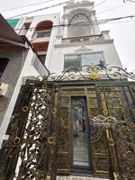 nhà đẹp ở ngay xe hơi tới nhà gần ngã tư 4 xã, tên lửa