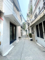 nhà mới 3 tầng sát hxh trần xuân soạn, 5m x 10m, 4pn lớn, nhỉnh 5 tỷ