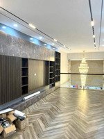 siêu phẩm phân lô gần hoàng quốc việt,vỉa hè, dân xây mới, 50m2x7t,t.may,ô tô vào nhà, giá 2x tỷ