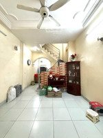 ba gác đỗ cửa, ngõ nông thông vòng quanh, dt 35m2, mt 3,7m, dân xây chắc, chào giá 7,6 tỷ