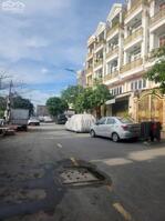 Bán nhà 1 trệt 3 lầu vào ở luôn 60m2 - Quốc lộ 13 - gần Vạn Phúc